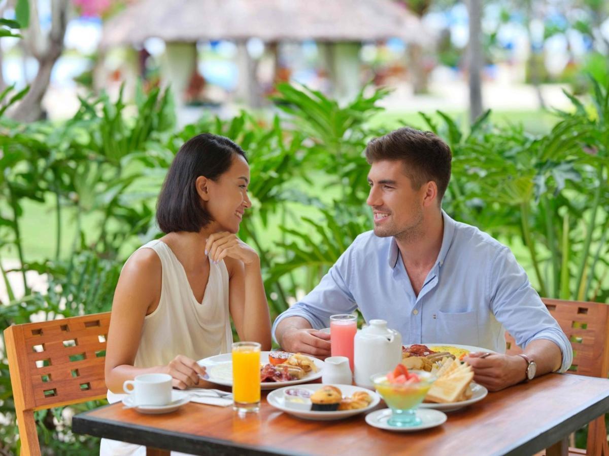 Hotel Nikko Bali Benoa Beach Nusa Dua  Eksteriør bilde A couple eating breakfast