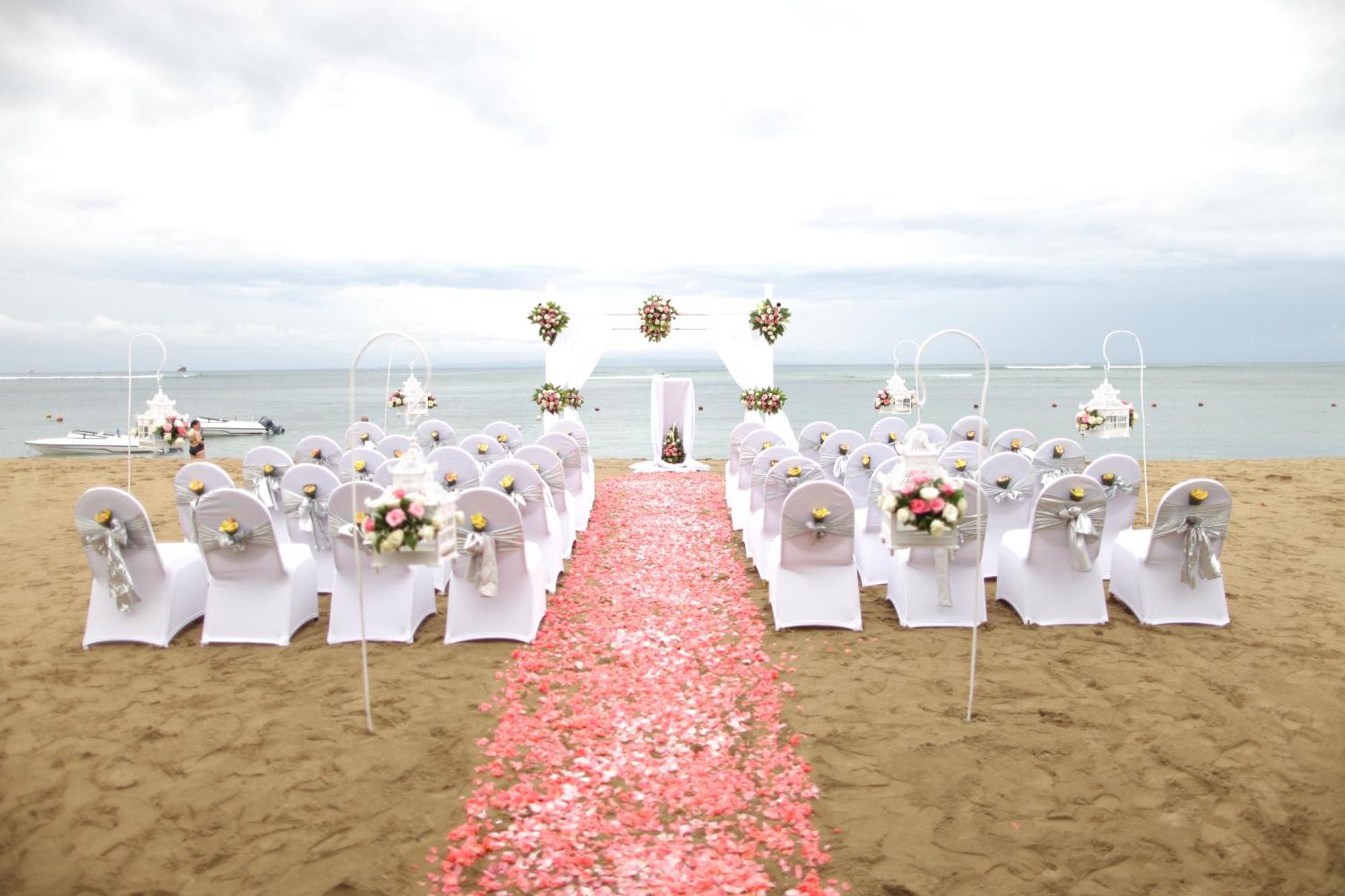 Hotel Nikko Bali Benoa Beach Nusa Dua  Eksteriør bilde A beach wedding in Pattaya, Thailand