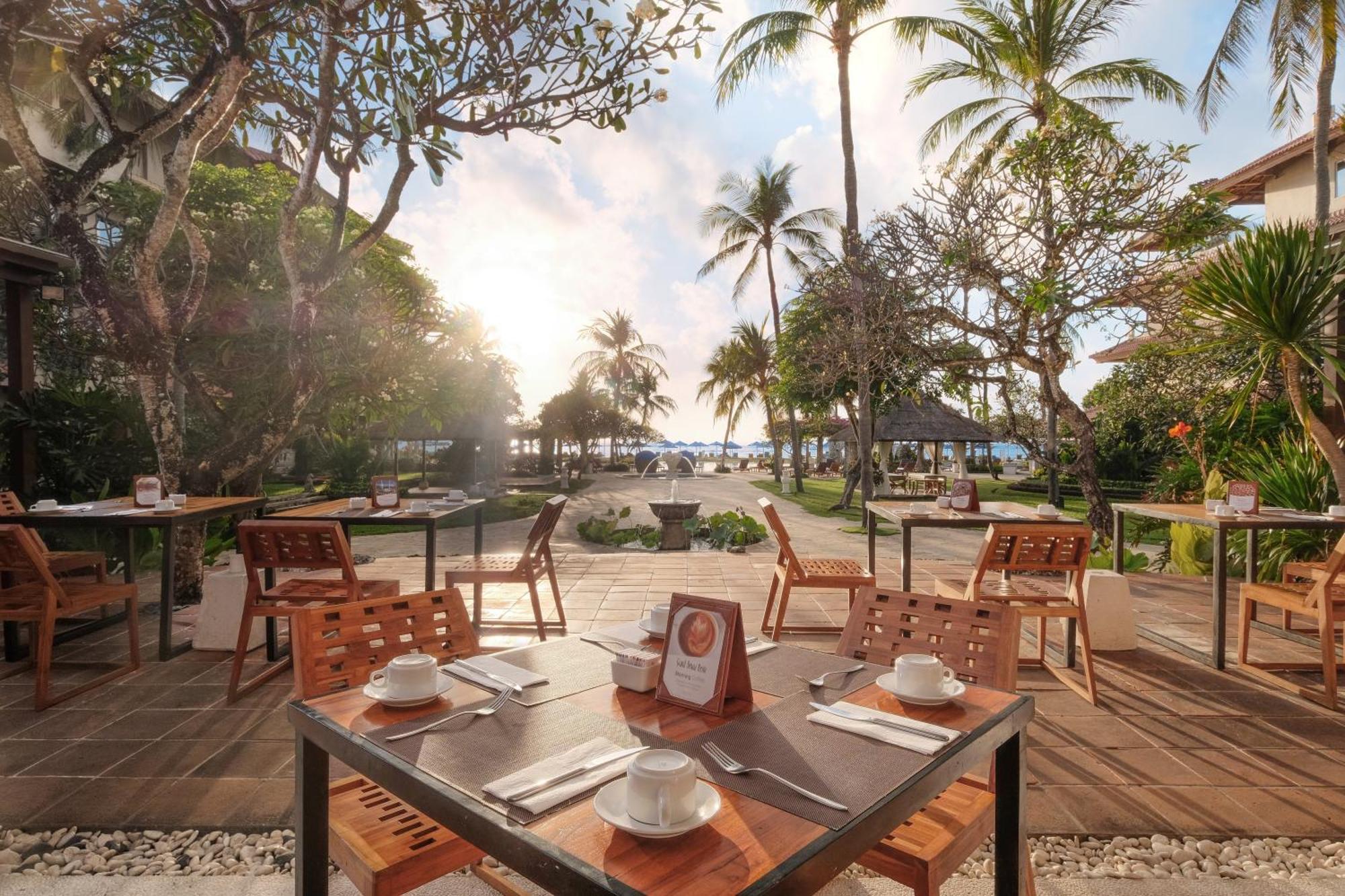 Hotel Nikko Bali Benoa Beach Nusa Dua  Eksteriør bilde The Deck