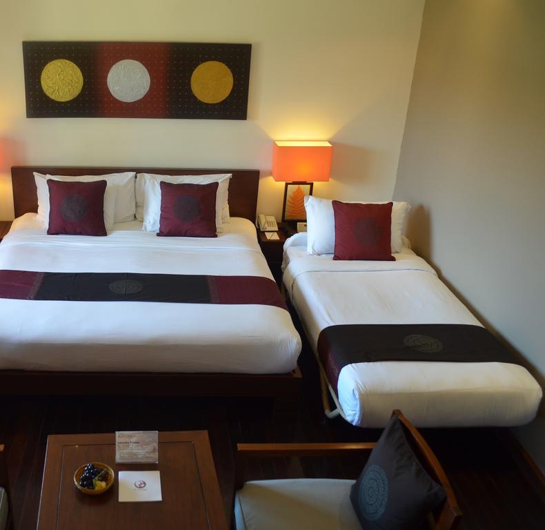 Hotel Nikko Bali Benoa Beach Nusa Dua  Eksteriør bilde A hotel room with a king bed and a single bed